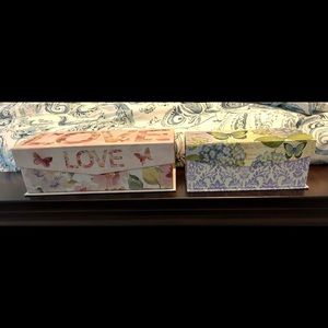 2 decorative boxes